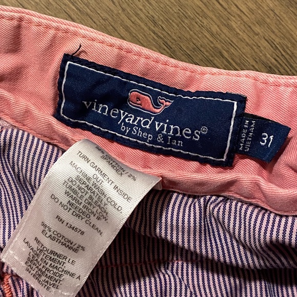 vineyard vines men’s pink shorts - Picture 3 of 4